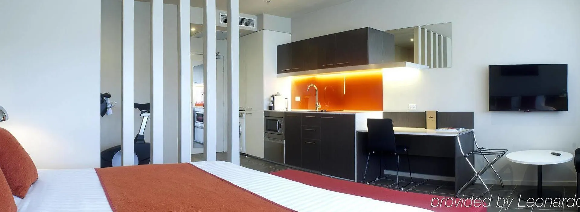 Abode Woden Aparthotel Canberra 4*,