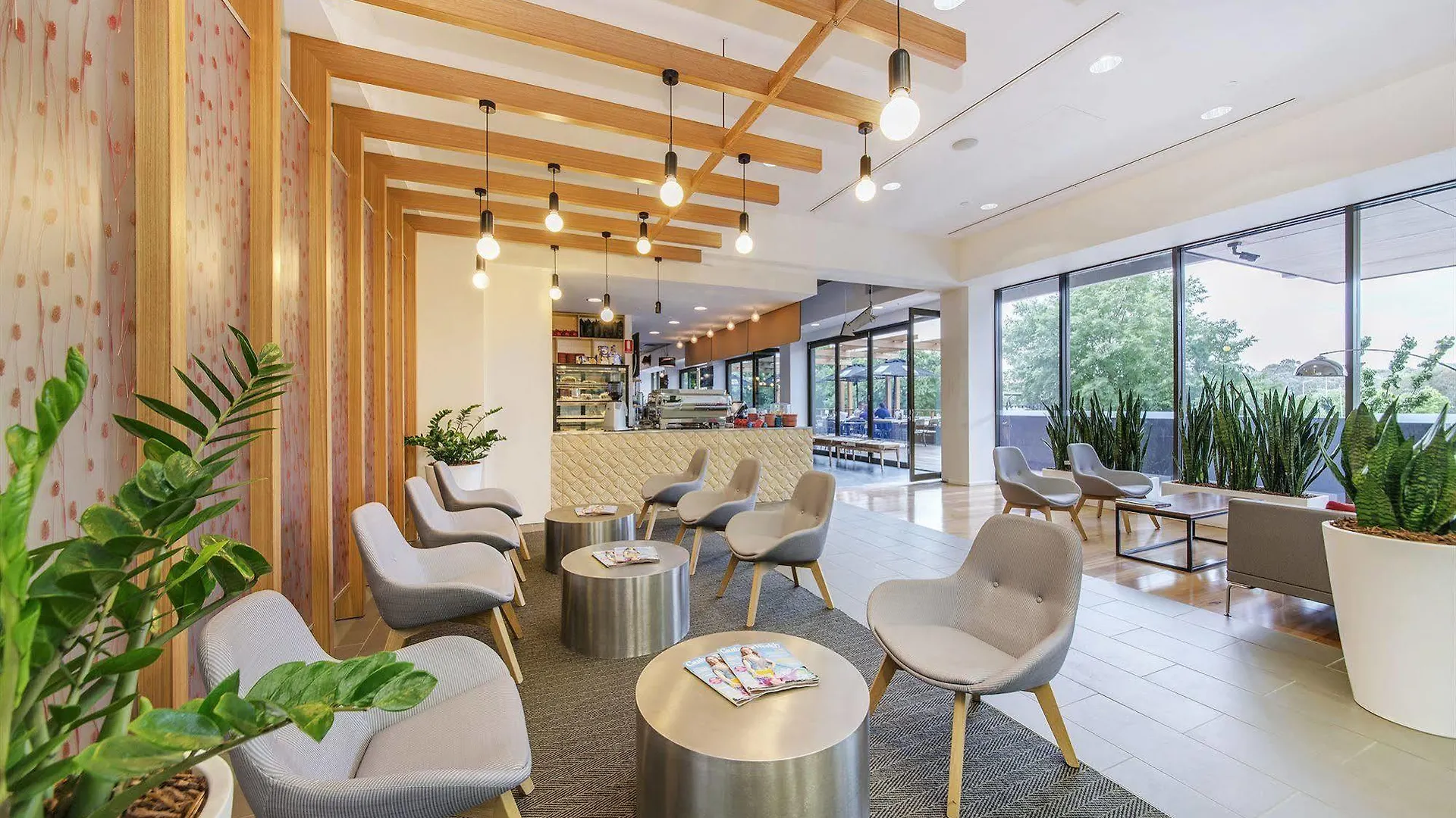 Abode Woden Aparthotel Canberra 4*,